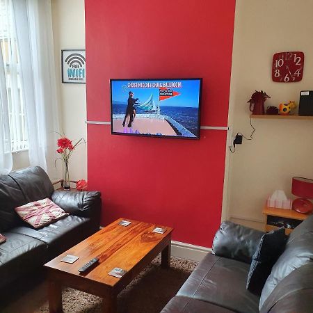 12 Person 6 Bedroom Self Catering House Liverpool Exterior photo