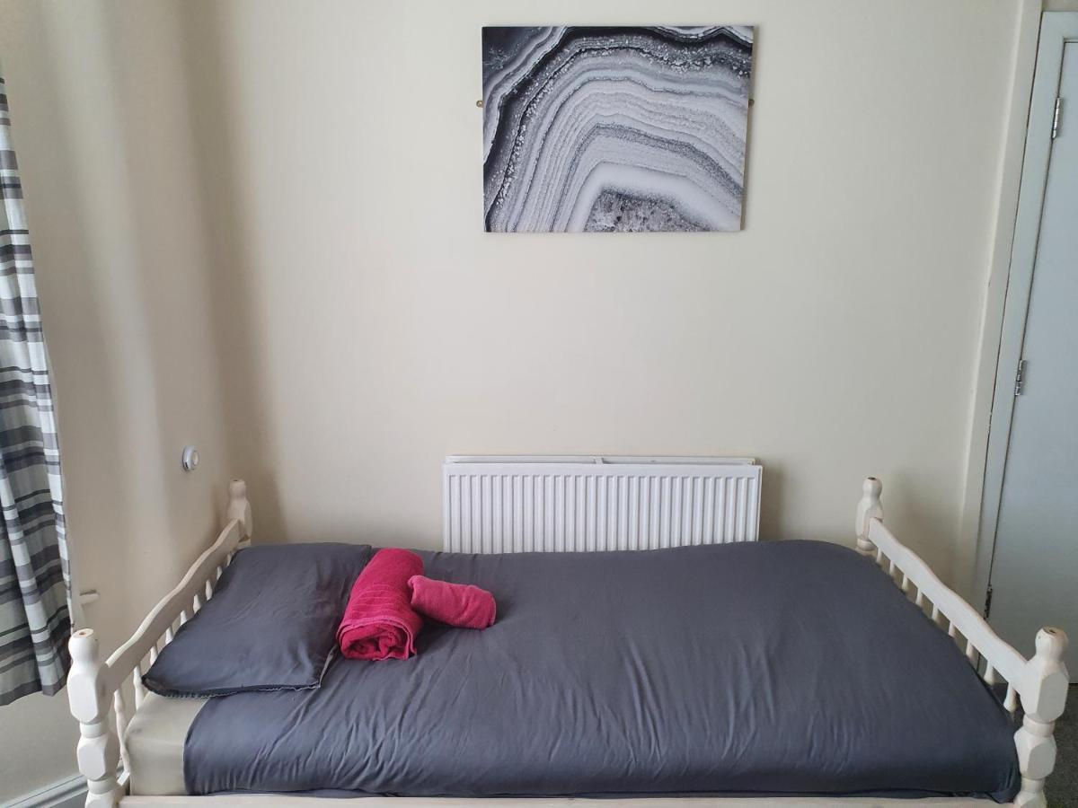 12 Person 6 Bedroom Self Catering House Liverpool Exterior photo