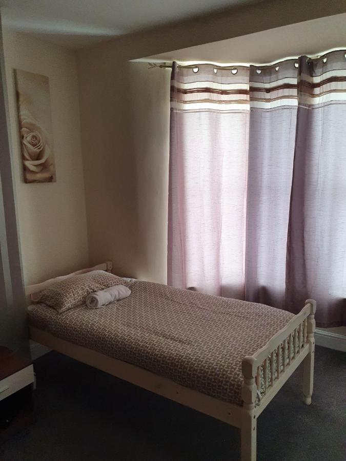 12 Person 6 Bedroom Self Catering House Liverpool Exterior photo