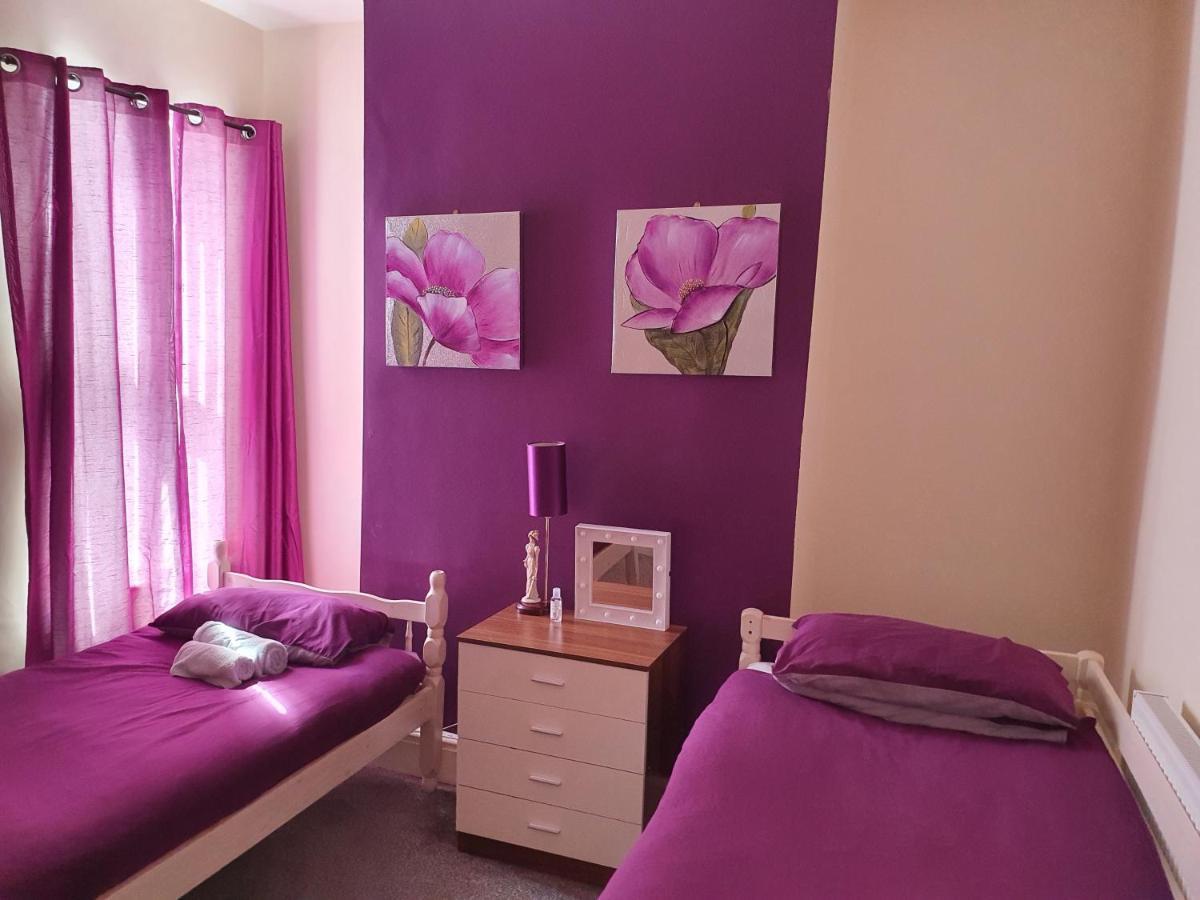 12 Person 6 Bedroom Self Catering House Liverpool Exterior photo
