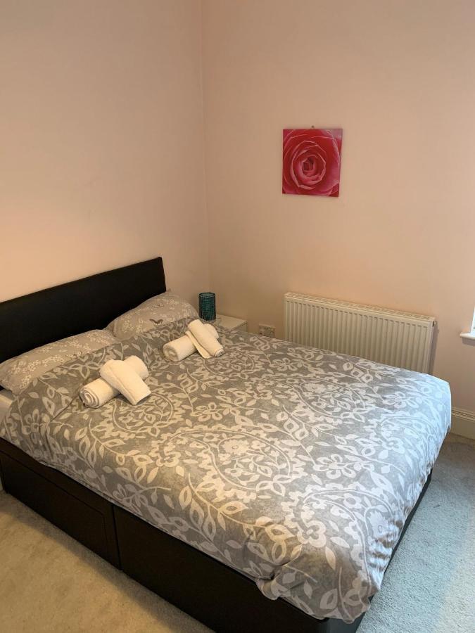 12 Person 6 Bedroom Self Catering House Liverpool Exterior photo