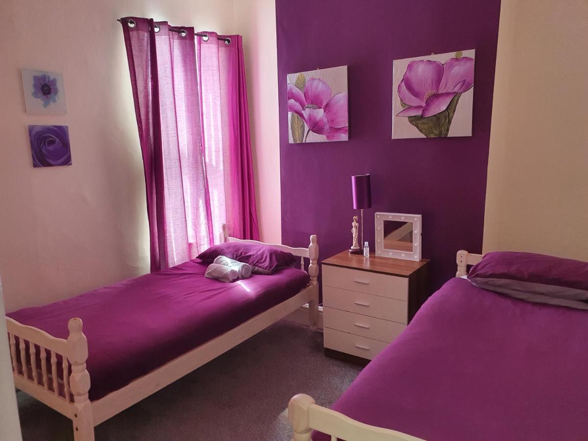 12 Person 6 Bedroom Self Catering House Liverpool Exterior photo