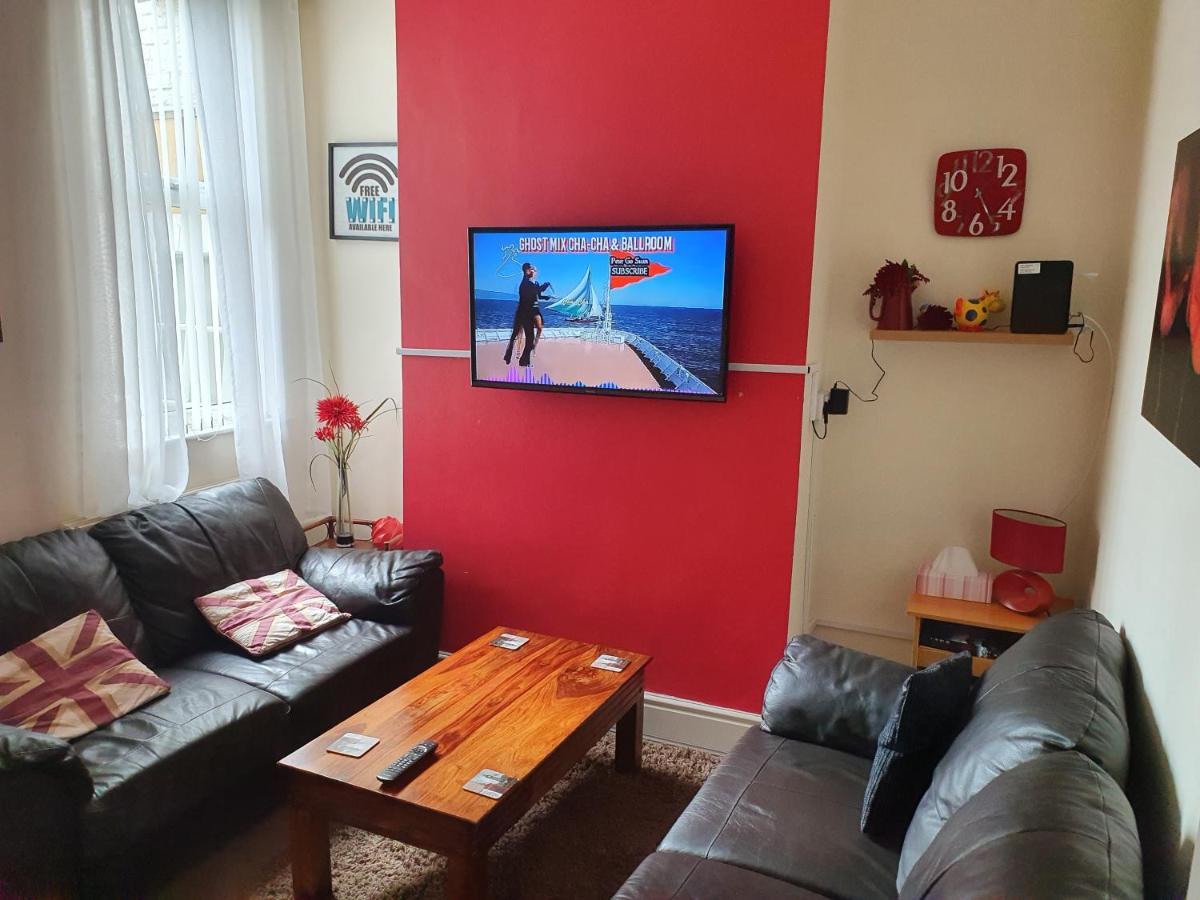 12 Person 6 Bedroom Self Catering House Liverpool Exterior photo